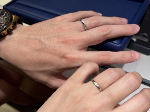 【銀座ダイヤモンドシライシの口コミ】 わたし: ストレートかVデザイン、婚約指輪を重ね付けすることが前提、ダイ…