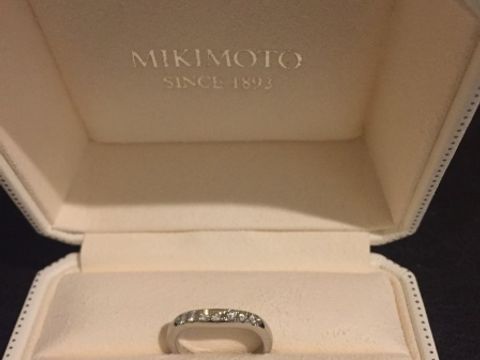 【MIKIMOTO(ミキモト)の口コミ】 指が短いので少しでも長く見えるデザインということで、カーブがかった指…