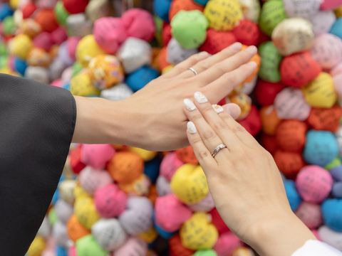 【ケイウノ ブライダル(K.UNO BRIDAL)の口コミ】 指輪のデザインは、妻と一緒に決めました。外側のデザインは新郎は凄くシ…