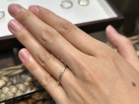 【杢目金屋(もくめがねや)の口コミ】 たくさんある指輪の中で複数試着しましたがこの指輪を選んだのは完全に一…