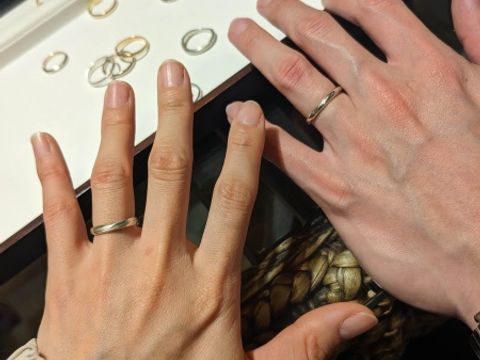 【杢目金屋(もくめがねや)の口コミ】 木目調の指輪が欲しくて試着しました。柄、素材、種類、指輪のラインと多…