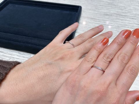 【TRECENTI(トレセンテ)の口コミ】 重ね付けをしたいと思っていたので、婚約指輪の映えるシンプルめのもので…