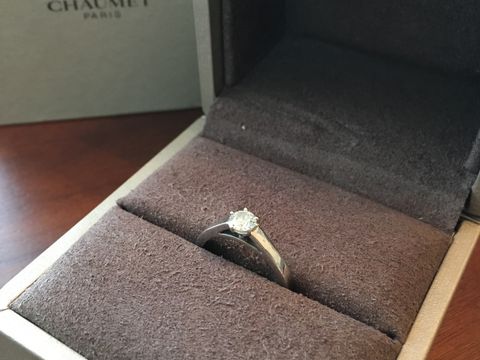 【ショーメ(CHAUMET)の口コミ】 シンプルですが一粒ダイヤの存在が際立ちとても上品です。リングに埋め込…