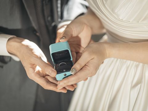【ティファニー(Tiffany & Co.)の口コミ】 結婚指輪と重ね付けしやすい婚約指輪です。
どこから見ても綺麗なフルエタ…