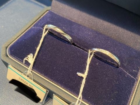 【銀座ダイヤモンドシライシの口コミ】 ダイヤが弧をえがくように入っているのがとても気に入りました。色んな報…