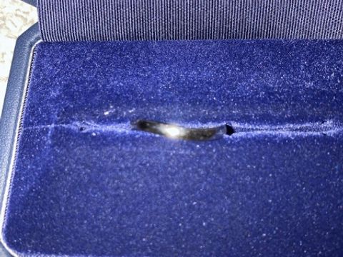 【銀座ダイヤモンドシライシの口コミ】 シンプルで男性でもつけやすいところが気に入って購入しました。彼女が少…