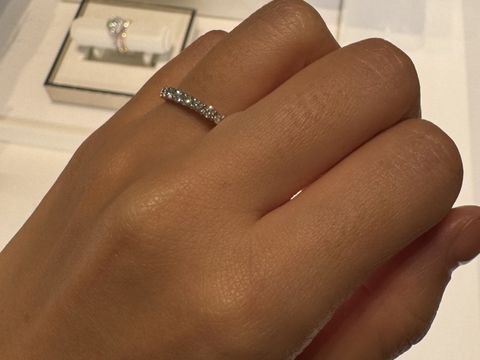 【ティファニー(Tiffany & Co.)の口コミ】 婚約指輪は日常使いできる華やかなものがいいと思い、エタニティタイプで…
