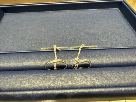 【銀座ダイヤモンドシライシの口コミ】 アシンメトリーなデザインで、見る角度によって違いを楽しめます。彼の指…