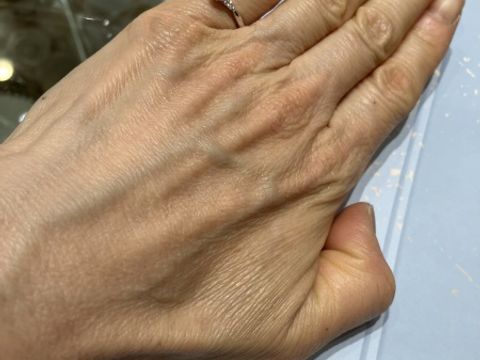 【FRAU KOBE JAPAN(フラウ コウベ ジャパン)の口コミ】 センターにダイヤモンドが大きくあって
その周りにも可愛いダイヤモンドが…