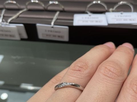 【アイプリモ(I-PRIMO)の口コミ】 ウェーブのデザインが可愛くて良いなと思いました！
男性用の指輪も、女性…