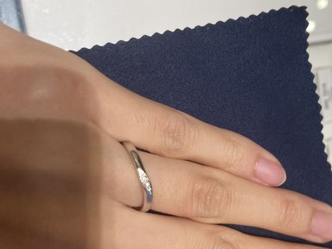 【銀座ダイヤモンドシライシの口コミ】 シンプルな指輪を探していました。指輪の意味合いなども気にしていて自分…