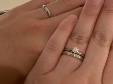 【銀座ダイヤモンドシライシの口コミ】 プラチナで前後でデザインが違う為その日の気分で回して決めれます。上下…