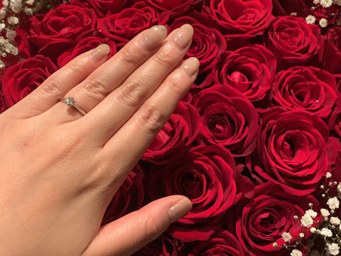 【ティファニー(Tiffany & Co.)の口コミ】 プラチナです。高さがありダイヤモンドが大きく見えるシンプルな定番商品…