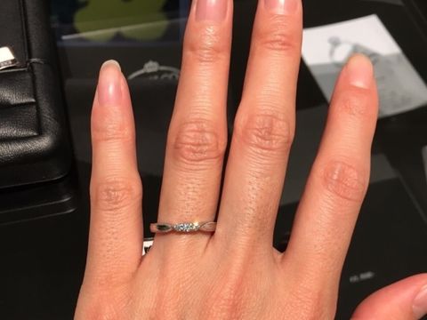 【エクセルコダイヤモンド(EXELCO DIAMOND)の口コミ】 毎日つける結婚指輪にこそ、 キラキラしたダイヤモンドをつけたかったので…