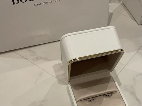 【ブシュロン(BOUCHERON)の口コミ】 ファセットとクルドパリで悩みました。
店舗に行く前は絶対にファセットに…