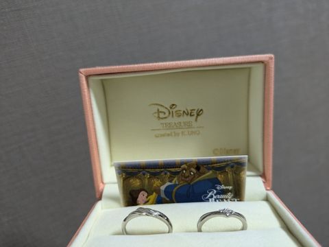 【ケイウノ ブライダル(K.UNO BRIDAL)の口コミ】 美女と野獣デザインのセミオーダー。男性デザインは素材のみの変更。女性…