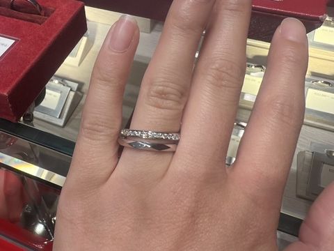 【AFFLUX(アフラックス)の口コミ】 ダイヤをつけるか、つけないか、のデザインで悩みました。どちらにせよ、…