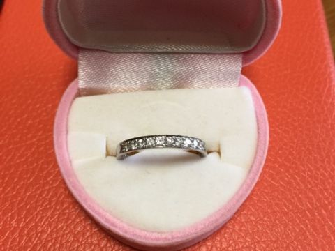 【4℃ BRIDAL(ヨンドシーブライダル)の口コミ】 結婚指輪として購入しました。10粒のダイヤが埋め込まれているので豪華で…
