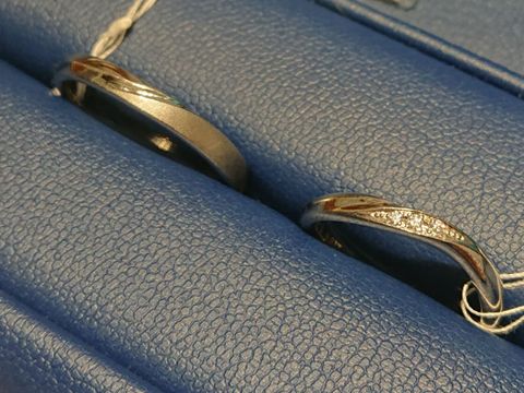 【銀座ダイヤモンドシライシの口コミ】 デザインの中で1番素敵だないいなと思ったものになります。
価格帯はデザ…