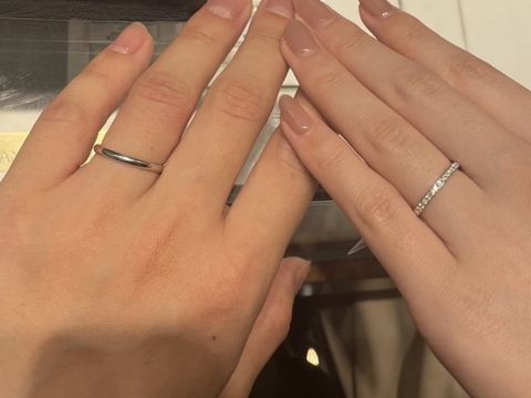 【銀座ダイヤモンドシライシの口コミ】 指輪のダイヤモンドの輝きが1番印象的でした。
遠くから見てもキラキラし…