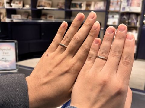 【銀座ダイヤモンドシライシの口コミ】 最初に試着に行きました。指の特徴を診断していただき、ストレートタイプ…