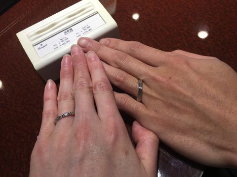 【JEWELRY  KAMATA(ジュエリーかまた)の口コミ】 試着させて頂いた際の写真です。歳を重ねても飽きのこないデザインも大事…