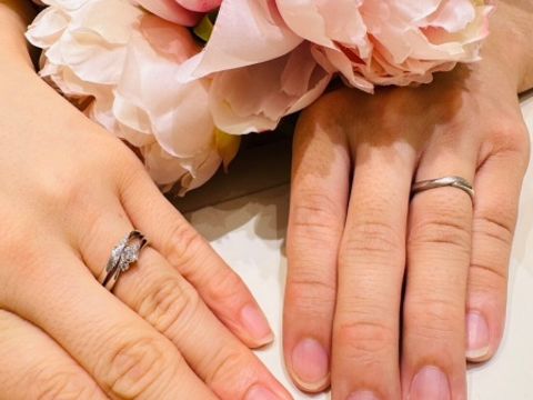 【アイプリモ(I-PRIMO)の口コミ】 結婚指輪と婚約指輪の重ね付けオーケーなとこ！
ダイヤモンドの輝きが綺麗…