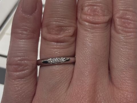 【MIKIMOTO(ミキモト)の口コミ】 ダイヤがついているものの、シンプルなところが気に入りました。
またプラ…