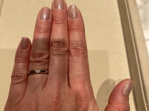 【和光ブライダルブティックギンザの口コミ】 シンプルでアショカダイアモンドが埋め込まれているところが気に入りまし…