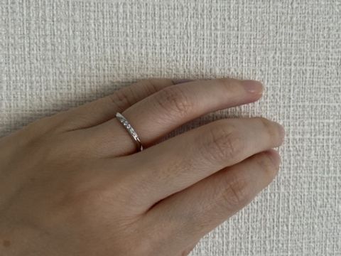 【アイプリモ(I-PRIMO)の口コミ】 ストレートとウェーブのいいとこ取りのようなデザインです。薬指の両側の…