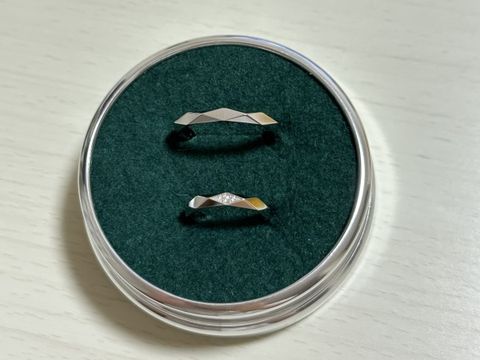 【ブシュロン(BOUCHERON)の口コミ】 シンプルだけど少しデザイン性がありワンポイント程度のダイヤがある、と…