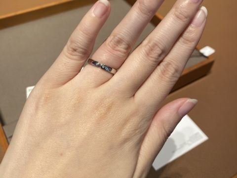 【エルメス(HERMES)の口コミ】 さりげないダイヤモンドと、デザイン性のある形がオシャレで、他にはない…