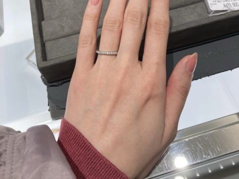 【ティファニー(Tiffany & Co.)の口コミ】 ダイアモンドのエタニティリングが欲しかったので、婚約指輪としてよく選…