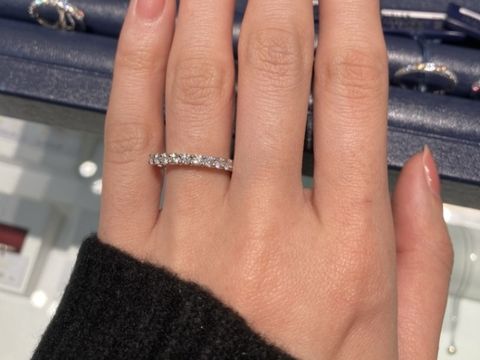 【ROYAL ASSCHER(ロイヤル・アッシャー)の口コミ】 ダイヤモンドのエタニティリングが欲しいと伝えたときにスタッフさんにお…