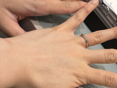 【アイプリモ(I-PRIMO)の口コミ】 石の輝きがきれいなところと、ダイヤモンドカットは特殊らしく，電気に当…