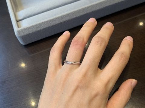 【ケイウノ ブライダル(K.UNO BRIDAL)の口コミ】 指の関節の太さにコンプレックスがあり、それが目立ちにくいデザインとし…