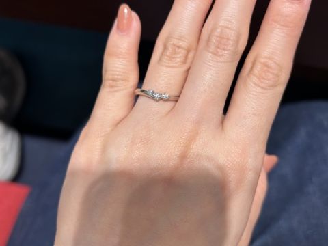 【銀座ダイヤモンドシライシの口コミ】 とにかくダイヤの輝きがすごく綺麗でした
デザイン性というよりも、ダイヤ…