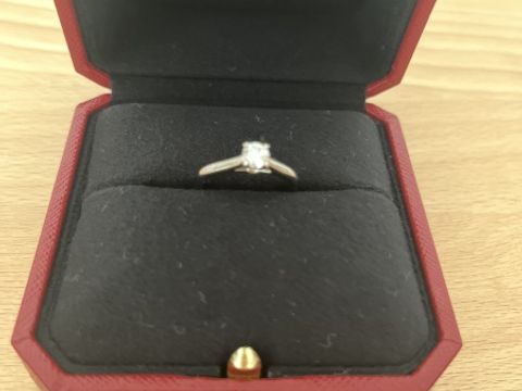 【カルティエ(Cartier)の口コミ】 デザインに関しては、シンプルなダイヤモンドのみです。同じシリーズのも…