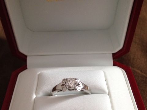 【カルティエ(Cartier)の口コミ】 目立ち過ぎずシンプルなデザインがとても気に入りました。
普段から身につ…