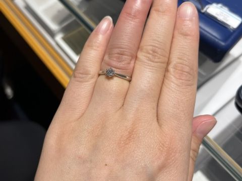 【銀座ダイヤモンドシライシの口コミ】 ダイヤモンドのランクを丁寧に教えていただき、土台をどの形にするか、い…