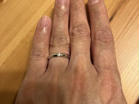 【ハリー・ウィンストン(Harry Winston)の口コミ】 指輪のデザインとしては、一粒ダイヤモンドが輝くシンプルなデザインとな…