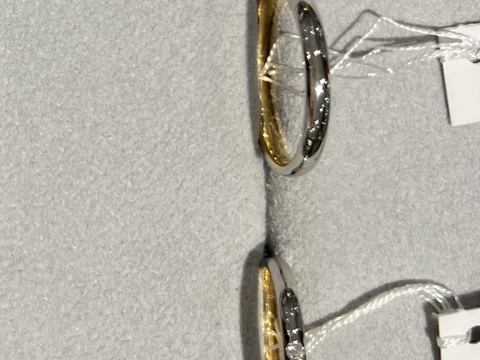 【STAR JEWELRY(スタージュエリー)の口コミ】 デザインに関しては、女性側が真ん中にダイヤモンドが3石あるタイプ、男性…