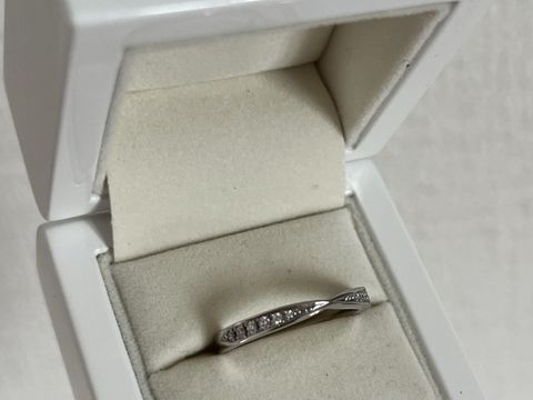 【IDEAL Plus fort(アイデアルプリュフォール)の口コミ】 私の指は短く、細くはないので太すぎるリングは合わずだったので、華奢に…