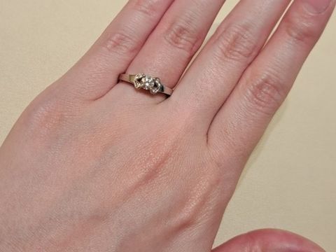 【カルティエ(Cartier)の口コミ】 バレリーナは、真ん中のダイヤモンドの四方にもダイヤをあしらったデザイ…