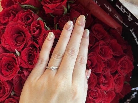 【ラザール ダイヤモンド(LAZARE DIAMOND)の口コミ】 S字形の指輪を探していて、完璧なカーブとメレダイヤが施されたデザインに…