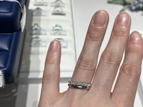 【銀座ダイヤモンドシライシの口コミ】 ハーフエタニティの物を探していました。ダイヤにこだわっているだけあっ…