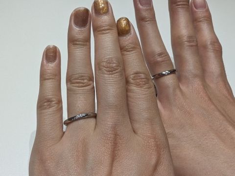 【ラザール ダイヤモンド(LAZARE DIAMOND)の口コミ】 ストレートタイプで、ダイヤが散りばめられたデザインが好みであると伝え…