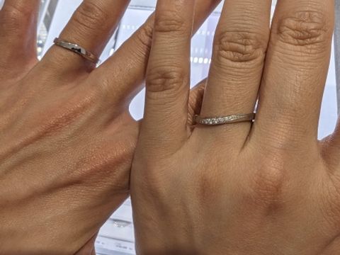 【STAR JEWELRY(スタージュエリー)の口コミ】 ストレートで、斜めのラインが入っているデザインが気に入りました。指の…