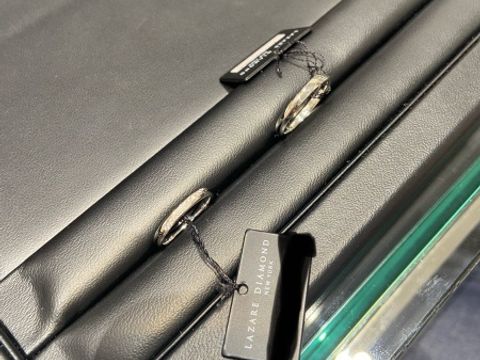 【ラザール ダイヤモンド(LAZARE DIAMOND)の口コミ】 着け心地がとてもよく、ダイヤがまるく入っているのが可愛かったです。
お…