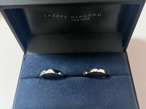 【ラザール ダイヤモンド(LAZARE DIAMOND)の口コミ】 他ではなかなか見ない珍しいデザインに惹かれました。
カット面が多いので…